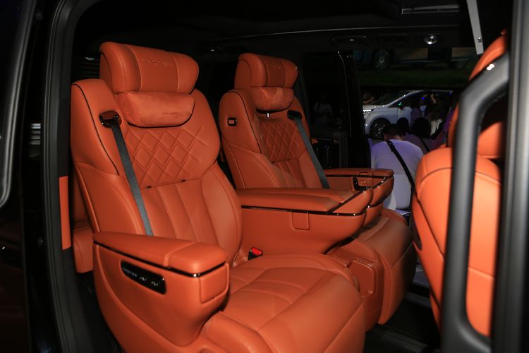 Denza, Denza D9, GAC E9, GAC E9 PHEV, Adu Spesifikasi MPV Premium: GAC E9 PHEV vs Denza D9, Performa, Efisiensi dan Jarak Tempuh, Kenyamanan dan Fitur, Kesimpulan