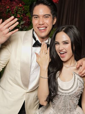 Syifa Hadju, Tex Saverio, 7 Gaya Syifa Hadju-El Rumi saat Resepsi, Glamor dan Penuh Statement, 1. Gaun couture penuh detail dari Tex Saverio, 2. Aksen train dramatis yang mencuri perhatian, 3. Nuansa warna champagne yang elegan, 4. Detail embellishment yang “extravaganza”, 5. Makeup glamor dengan sentuhan flawless, 6. Hairdo sleek yang mempertegas siluet, 7. Gaya klasik El Rumi yang melengkapi