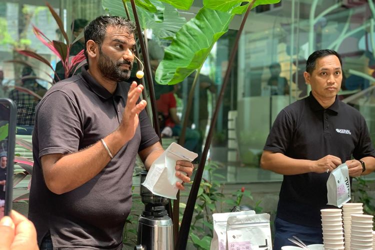 Kenal Coffee, fresh milk, es kopi susu, gula aren, es batu, Cara Bikin Es Kopi Susu Enak ala Barista