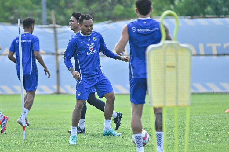 Persib, Bojan Hodak, Liga 1 2025-2026, Patricio Matricardi, Piala Presiden 2025, Persib Bandung, Berita Foto, BERITA FOTO: Potret Pemain Baru Persib di Latihan Perdana Pramusim