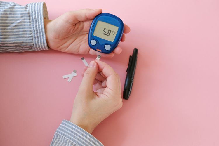 gula darah, Gula darah terkontrol, Puasa, Pentingnya Cek Gula Darah Sebelum Puasa bagi Penderita Diabetes, Apa maksud gula darah terkontrol?, Mengapa cek gula darah penting sebelum puasa?, Tidak semua pasien diabetes sama, Jangan tunggu gejala muncul, Puasa aman dimulai dari persiapan