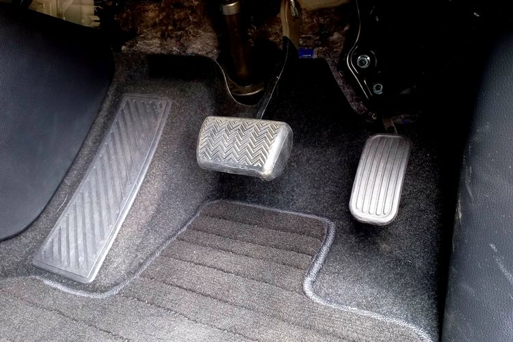 rem blong, Rem Blong saat Turunan, Toyota Hiace Tabrak 4 Mobil di Jalur Bromo