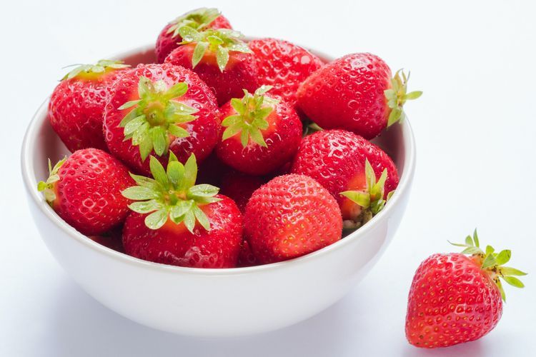 5 Makanan untuk Bantu Turunkan Berat Badan, Sehat dan Mengenyangkan, 1. Yogurt yunani, 2. Ubi jalar, 3. Buah beri, 4. Alpukat, 6. Sayuran