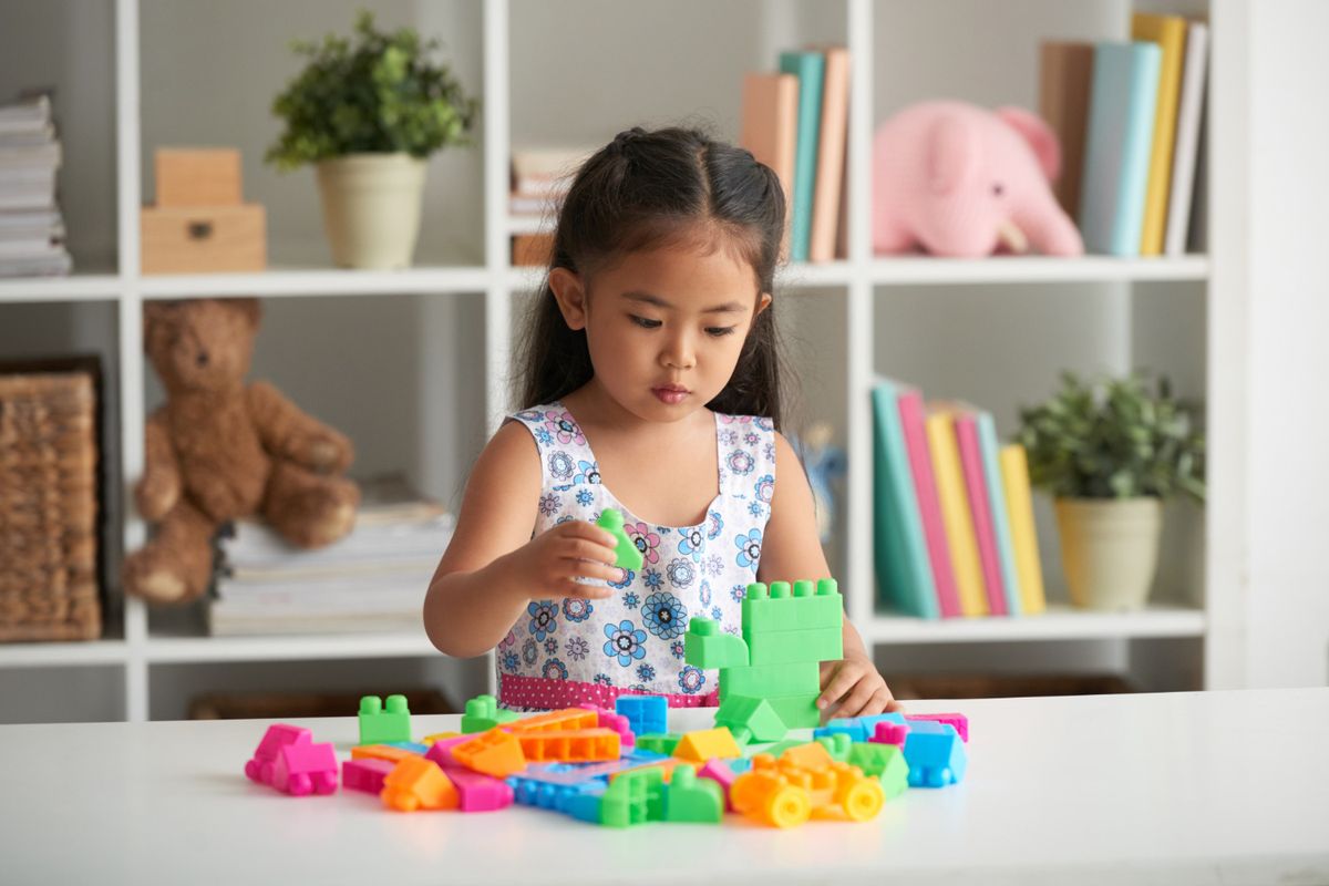 tips parenting, tips parenting anak, Anak CIBI, cerdas istimewa berbakat istimewa, iq anak cibi, ciri anak cibi, berapa iq anak cibi, Anak CIBI Terlalu Pintar sampai Susah Punya Teman? Ini Kata Psikolog