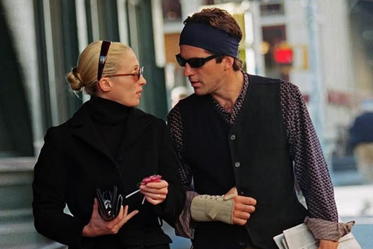 Carolyn Bessette, 7 Cara Tampil Chic ala Carolyn Bessette-Kennedy untuk Perempuan 50+, 1. Palet warna netral , 2. Slip dress, 3. Kemeja putih sebagai item wajib, 4. Celana denim straight-leg, 5. Slip skirt untuk alternatif feminin yang modern, 6. Aksesori minimalis, 7. Mantel camel