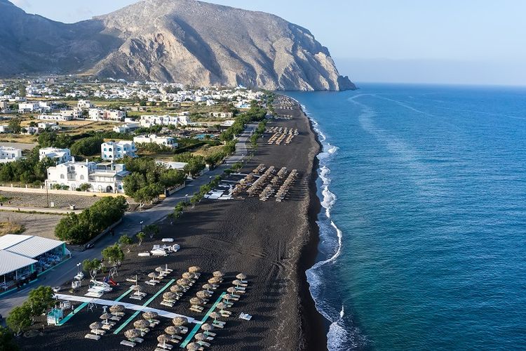 overtourism, sunbed, Yunani Hadapi Overtourism, 251 Pantai Wajib Alami Tanpa Fasilitas Turis