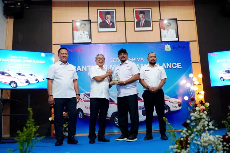 TMMIN, Toyota, Toyota Serahkan 3 Kijang Innova Ambulans
