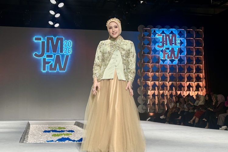 Adelia Pasha, Adelia Wilhelmina, adelia pasha, zeta prive, gaya busana Adelia Wilhelmina, tarisha chas, style adelia pasha, gaya modest adelia pasha, Gaya Modest Elegan ala Adelia Pasha di Jakarta Muslim Fashion Week 2026