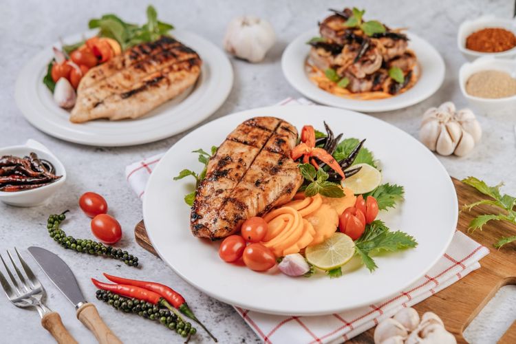 5 Menu Sehat untuk Diet Selama Ramadhan, Cocok untuk Buka dan Sahur, 1. Resep udang saus tiram, 2. Sup bakso Lo Hua, 3. Sarden tumis buncis, 4. Sup ikan kakap, 5. Dada ayam panggang saus kecap