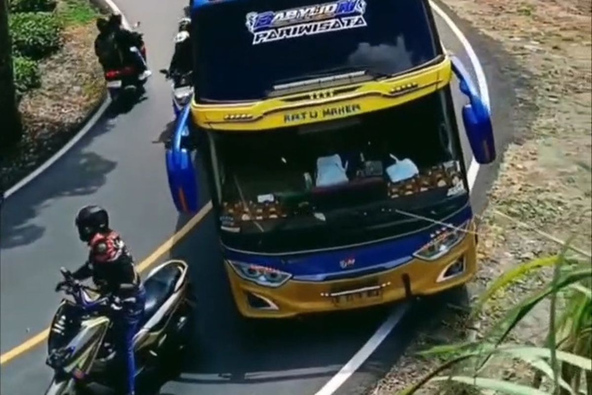 Ciwidey, komunitas motor, Bandung Max Community, Viral Anggota Komunitas Nmax Hentikan Bus di Ciwidey, Akhirnya Minta Maaf
