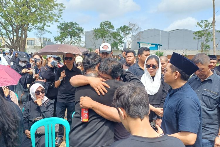 Lula Lahfah, Death is Not Content, foto jenazah, Penyebaran Foto Jenazah, Cari Sensasi atau Kurang Empati?, Bukan sekadar cari sensasi, Efek syok dan dorongan menyampaikan informasi, Kebutuhan validasi dan rasa eksklusif, Empati yang menumpul di ruang digital, Rasionalisasi moral yang menyesatkan, Dampak nyata bagi keluarga dan publik rentan, Literasi empati di era digital