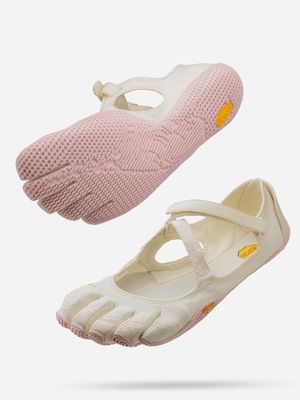 sepatu Vibram, jennie blackpink hot, sepatu jennie blackpink, sepatu vibram, Jennie Blackpink pakai sepatu model jari, sepatu kaus kaki, sepatu model jari Jennie Blackpink, Jennie BLACKPINK Curi Perhatian Pakai Sepatu Model Jari, Intip Detailnya