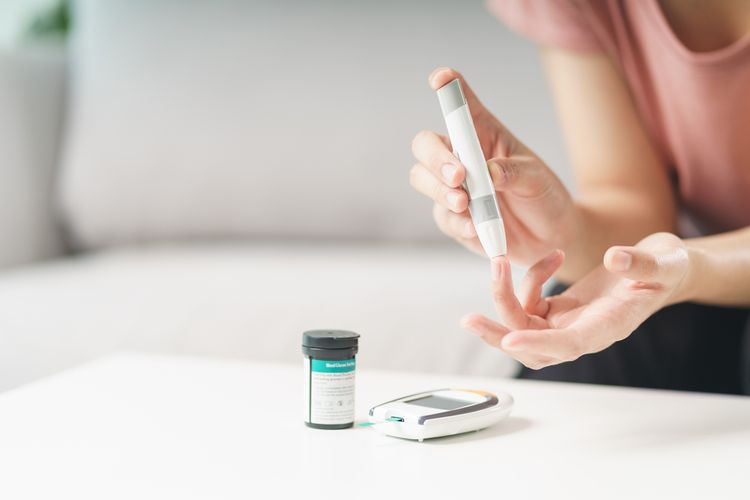 Gula darah kritis, kadar gula darah terlalu tinggi, diabetes, Gula Darah Sangat Tinggi? Penderita Diabetes Sebaiknya Tunda Puasa, Apa yang dimaksud gula darah kritis?, Mengapa puasa berisiko saat gula darah masih tinggi?, Jangan memaksakan diri, Pentingnya evaluasi sebelum Ramadhan