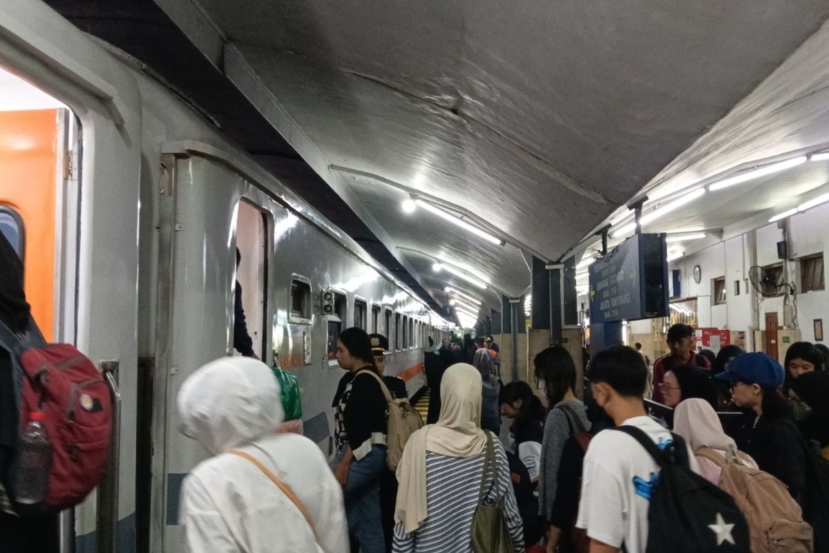 Jawa Timur, libur panjang, stasiun malang, libur maulid nabi 2025, maulid nabi 2025, Libur Maulid Nabi 2025: Stasiun  Malang Alami Lonjakan Penumpang