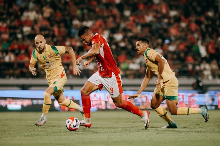 Super League 2025-2026, Persebaya, Bernardo Tavares, Francisco Rivera, Titik Balik Persebaya, Tavares Pilih Menyerang ketimbang Bertahan