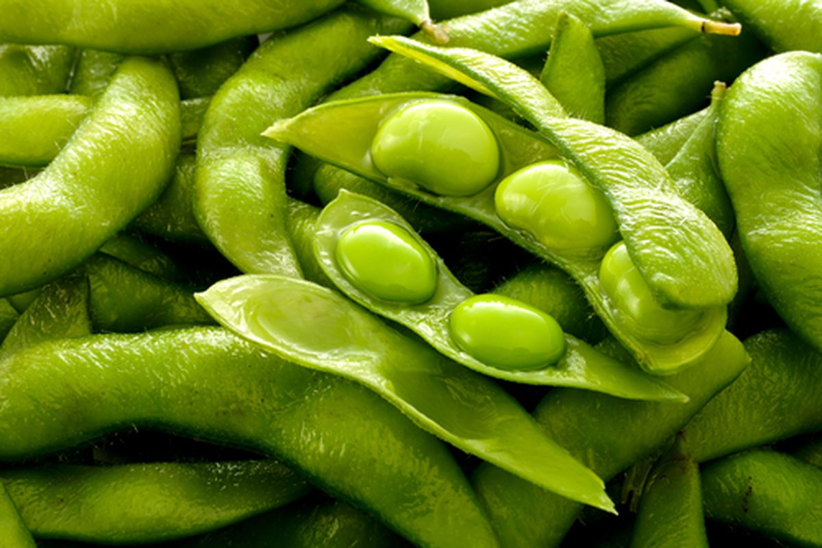 Cokelat hitam, cokelat hitam, pisang, Edamame, edamame, Camilan sehat, Camilan yang Bisa Bikin Bahagia, 3 Camilan yang Bisa Bikin Bahagia, Menurut Ahli Gizi