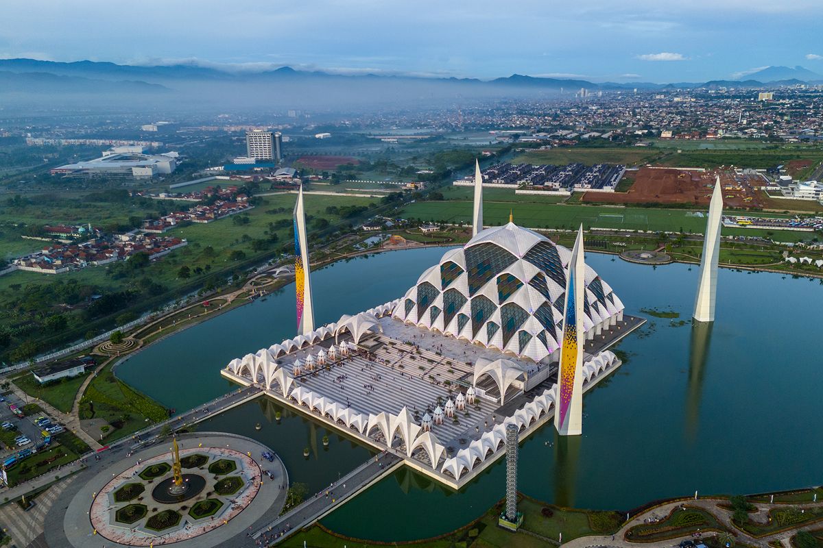 Masjid Al Jabbar, Masjid Al Jabbar buka 24 jam, Datang Dini Hari di Masjid Al Jabbar, Tenang karena Sekarang Buka 24 Jam