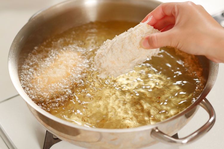 chicken katsu, Resep Chicken Katsu, bahan chicken katsu, chicken katsu empuk, chicken katsu tidak pecah, membuat chicken katsu, Tips Bikin Chicken Katsu Empuk dan Krispi, Ini Bahan Lapisannya!
