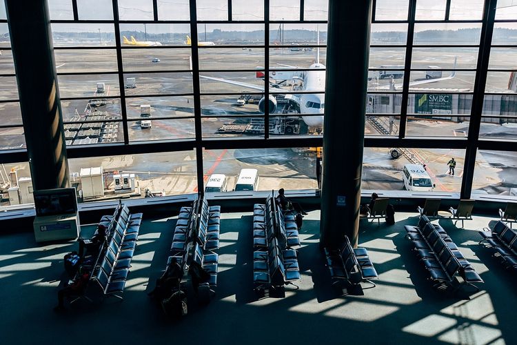 Topan Jangmi, Japan Airlines, All Nippon Airways, Singapore Airlines, Garuda Indonesia, Imbas Topan Jangmi di Jepang, Bandara Haneda dan Naha Sempat Ditutup