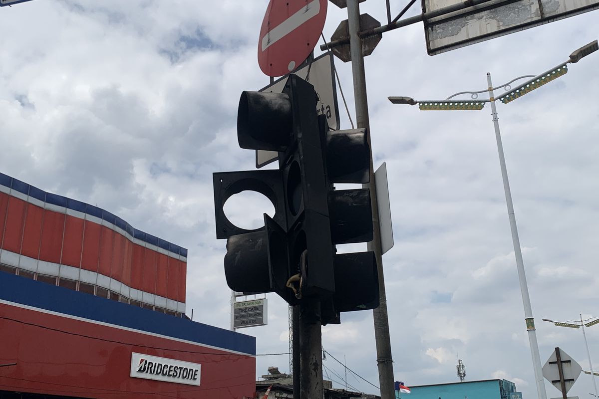 unjuk rasa, lampu lalu lintas, traffic light, Dishub DKI Jakarta, perbaikan lampu lalu lintas, Dishub DKI Perbaiki Lampu Lalu Lintas Pasca-Aksi Unjuk Rasa