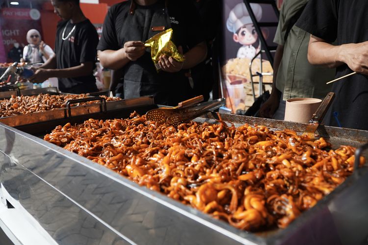 PRJ 2025, Tips jajan hemat di PRJ, prj kemayoran, jakarta fair 2025, prj kemayoran 2025, tips hemat ke prj, tips jajan hemat di prj, 6 Tips Jajan Hemat di PRJ 2025, Manfaatkan Sample Gratis, 1. Manfaatkan voucer tiket, 2. Manfaatkan sample gratis, 3. Manfaatkan promo, 4. Beli paket hemat, 5. Datang pada hari biasa, 6. Naik transportasi umum