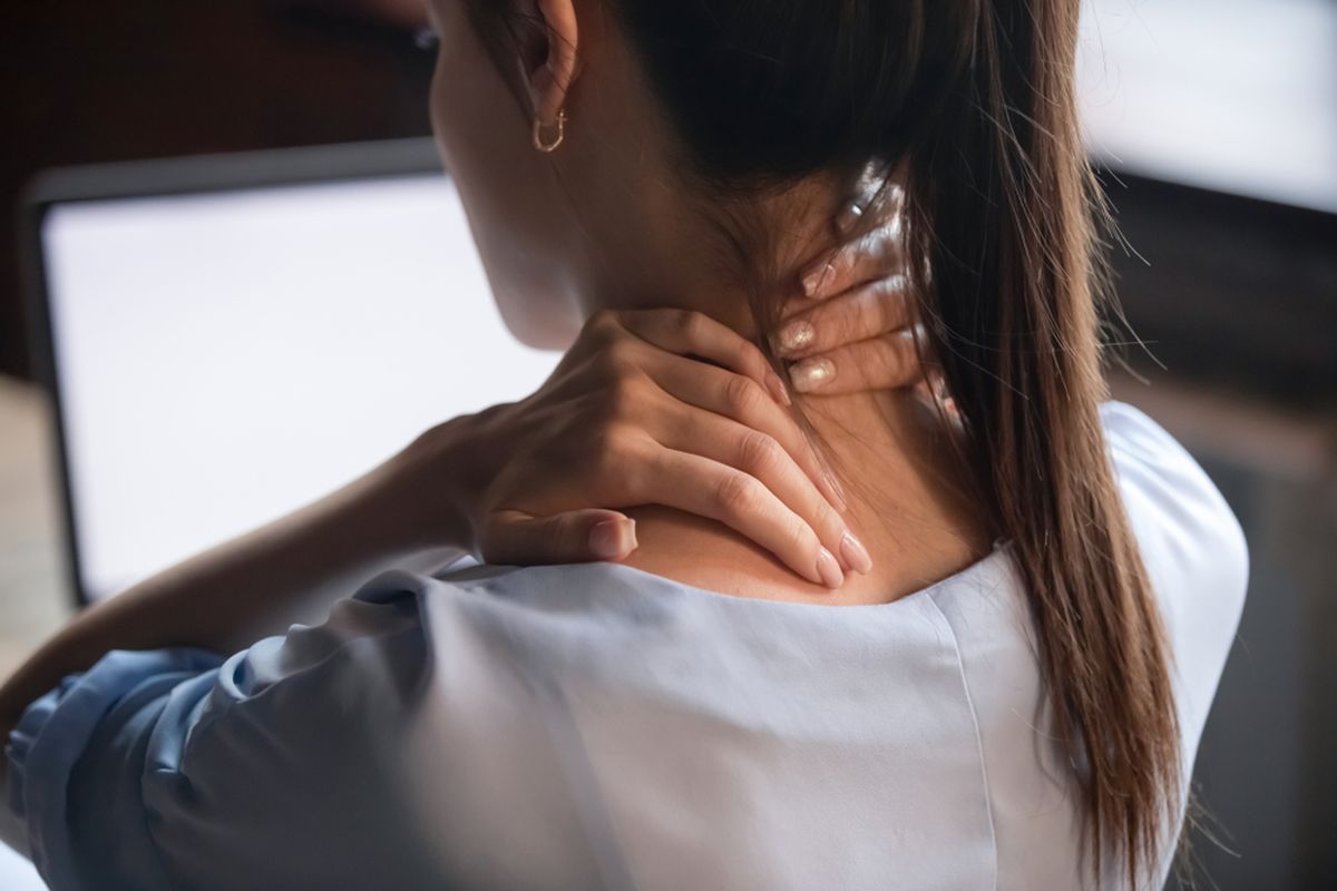 Tech neck, 5 Cara Meredakan Tech Neck, Nyeri Leher dan Bahu akibat Penggunaan Gadget
