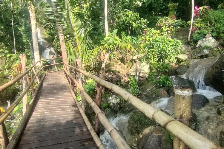 KULON PROGO, Bukit Sebantung, Perbukitan Menoreh, Kulon Progo, Wisata Kulon Progo, perbukitan menoreh, kulon progo, bukit kembang sebantung, Bukit Sebantung, Wisata di Bukit Menoreh yang Punya Kolam Alami dan Air Terjun Bertingkat
