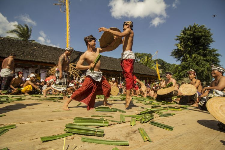 desa di Bali, Desa Penglipuran, Desa Jatiluwih, Rekomendasi 7 Desa di Bali yang Bisa Dikunjungi Jika Bosan Wisata Pantai, 1. Desa Penglipuran, 2. Desa Jatiluwih, 3. Desa Tenganan, 4. Desa di Ubud, 5. Desa Munduk, 6. Desa Batubulan, 7. Desa Trunyan