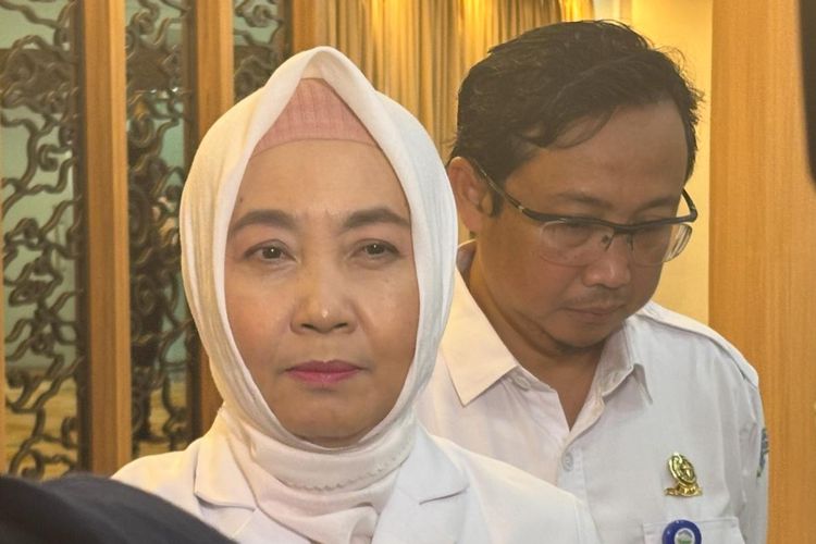 BMKG, cuaca ekstrem, puncak musim hujan, puncak musim hujan 2025, badan meteorologi klimatologi dan geofisika, BMKG Prediksi Puncak Musim Hujan 2025 Lebih Lama, Bisa Berlangsung hingga Februari 2026, Mengapa Puncak Musim Hujan 2025 Lebih Lama?, Wilayah Mana yang Mengalami Puncak Musim Hujan?, Apa Penyebab Puncak Musim Hujan Tahun Ini?, Apakah La Nina Akan Mempengaruhi Curah Hujan di Indonesia?