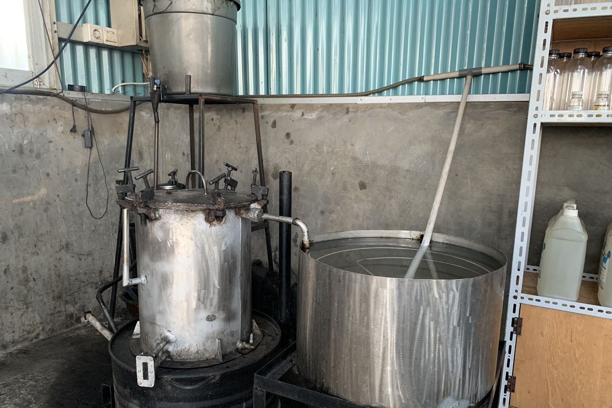 Sirukam Dairy Farm, cara membuat minyak atsiri, bagaimana cara membuat minyak atsiri dari tanaman herbal, cara membuat minyak atsiri dari tanaman herbal, langkah langkah membuat minyak atsiri, sirukam dairy farm, Wisata di Solok, Turis Bisa Belajar Buat Minyak Atsiri