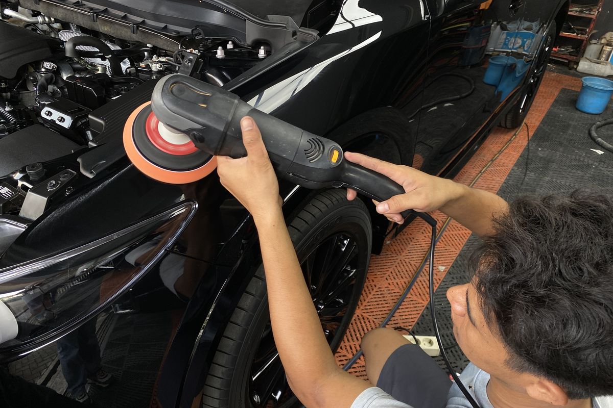 mobil, poles, poles mobil, 6 Tahap Poles Mobil yang Benar Agar Cat Tidak Belang