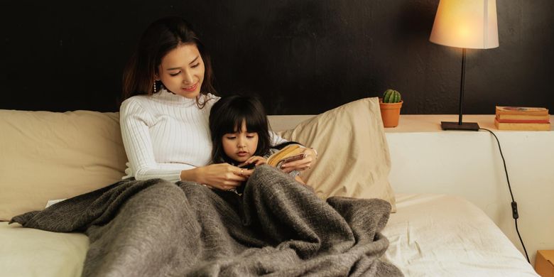 Merasa Sedih Sekaligus Bahagia, Kompleksnya Perasaan Seorang Ibu