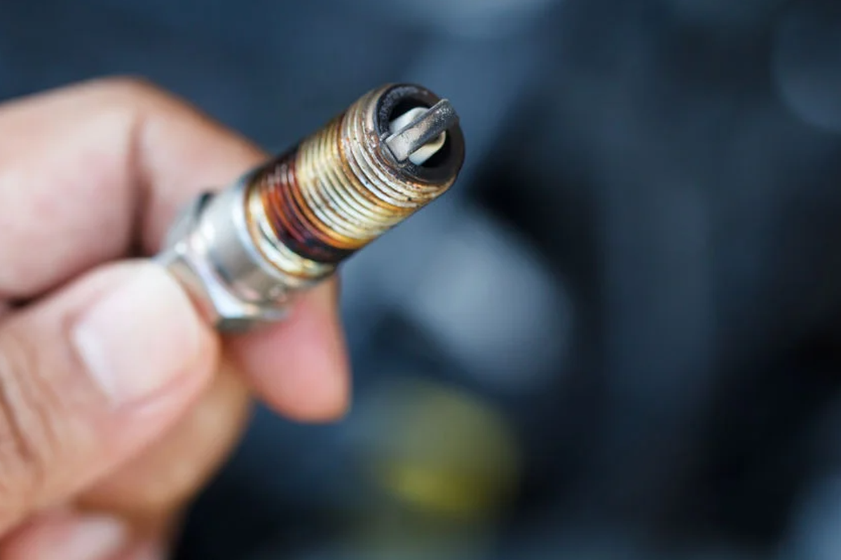 busi, efisiensi bahan bakar, pembakaran, mesin, residu, iridium, Busi Bikin Mobil Lebih Irit? Ini Fakta Sebenarnya