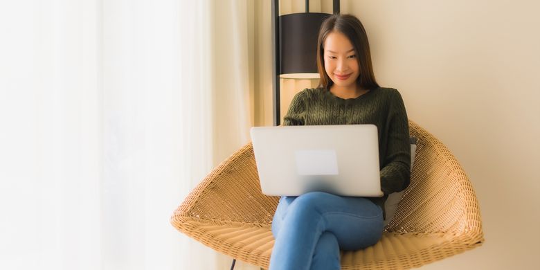 Acha Septriasa, slow living, slow living adalah, apa itu slow living, cara menerapkan slow living, acha septriasa cerai, Vicky Kharisma, slow living itu apa, cara slow living, cara hidup slow living, Seperti Acha Septriasa, Begini Cara Menerapkan Hidup Slow Living, 1. Harus "memperlambat" diri, 2. Prioritaskan kualitas daripada kuantitas, 3. Pelan-pelan terapkan ke rutinitas sehari-hari, 4. Hindari barang-barang elektronik, 5. Satu aktivitas dalam satu waktu, 6. Luangkan waktu untuk refleksi, 7. Berlatih mindfulness, 8. Luangkan waktu untuk me time, 9. Nikmati setiap makanan, 10. Nikmati hal-hal kecil