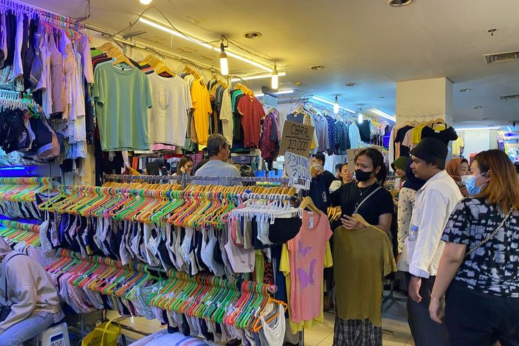 mencuci baju thrifting, cara mencuci baju thrifting, baju thrifting, tips mencuci baju thrifting, cuci baju thrifting, cara cuci baju thrifting, Cara mencuci baju thrift dengan air panas, apakah baju thrift harus direndam air panas, Bisakah pakaian dicuci dengan air panas, Cara Mencuci Baju Thrifting agar Aman di Kulit Menurut Pakar, 1. Apakah baju thrift harus direndam air panas?, 2. Gunakan deterjen saat mencuci, 3. Keringkan di bawah sinar matahari, 4. Setrika sebelum dipakai, 5. Perhatikan kondisi kulit