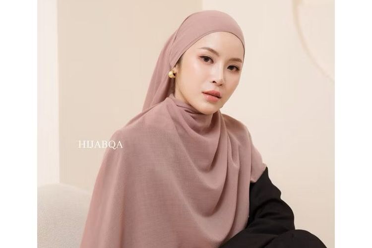 hijab, voal, viscose-rayon, silk, Ramadhan 2025, pashmina cashmere, pashmina bordir, rekomendasi pashmina kekinian, pashmina kekinian, pashmina 2025, 8 Rekomendasi Pashmina Kekinian dengan Harga di Bawah Rp 200.000, 1. Pashmina Bordir Sulam Orangeshopz, 2. Pashmina Silk Yumnakamra, 3. Pashmina Voal Arabian Hijabqa, 4. Pashmina Oval Lozy Hijab, 5. Pashmina Cashmere Kokomi, 6. Pashmina Tencel Loewes, 7. Pashmina Ceruti Motif Floral HIRA, 8. Pashmina Viscose Marble Luxor