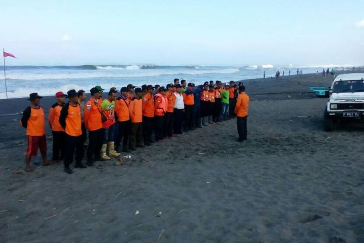 Kebumen, pantai, 8 Pantai Terindah di Kebumen, Ada yang Dijuluki New Zealand-nya Indonesia, 1. Pantai Menganti (Si New Zealand-nya Indonesia), 2. Pantai Surumanis, 3. Pantai Bopong, 4. Pantai Logending (Pantai Ayah), 5. Pantai Karang Bolong, 6. Pantai Laguna Lembupurwo, 7. Pantai Lampon, 8. Pantai Watu Bale