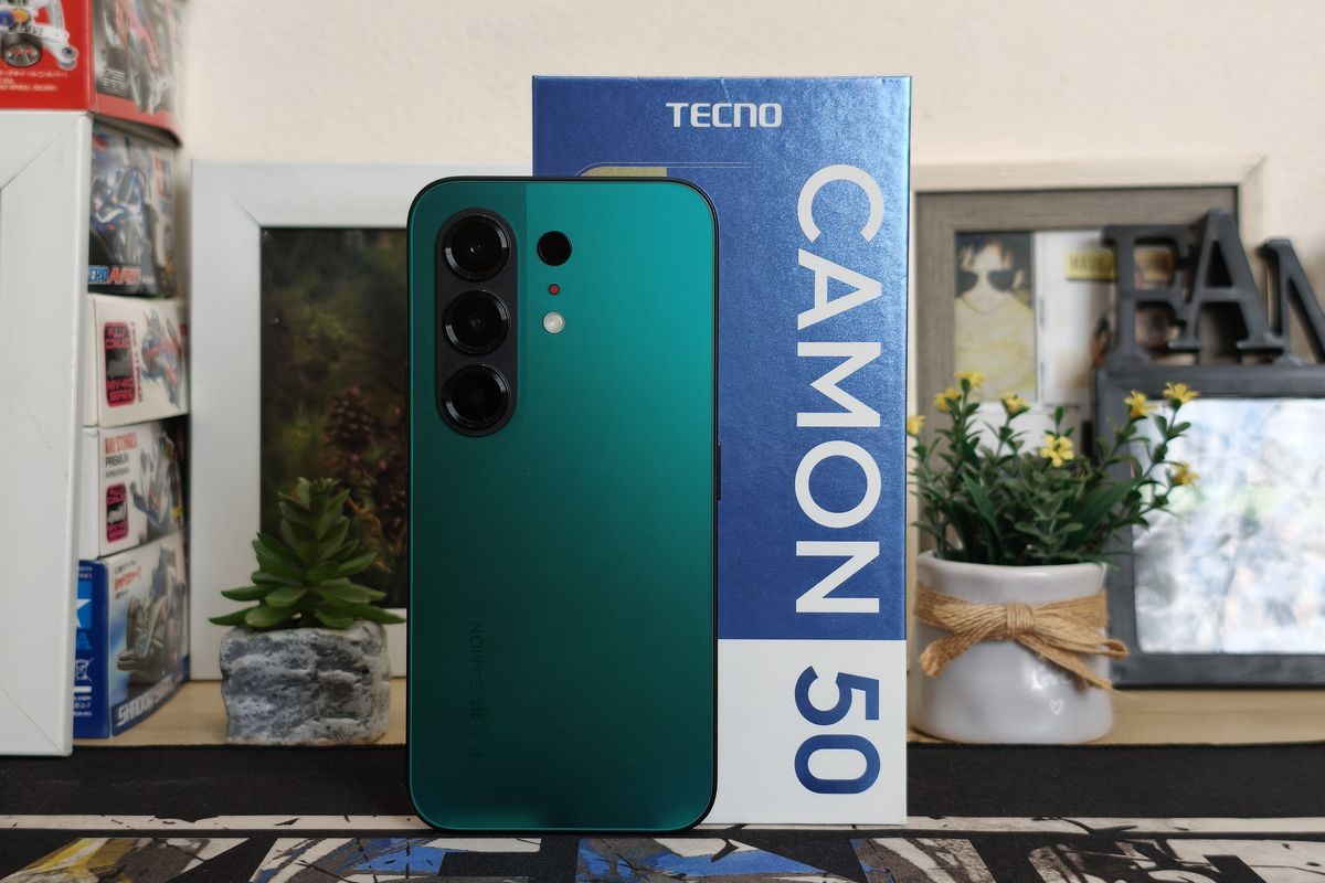 Tecno, ponsel, Tecno Camon 50, Kesan Pertama Menggenggam Tecno Camon 50, Desain Dual Tone yang Memikat Mata