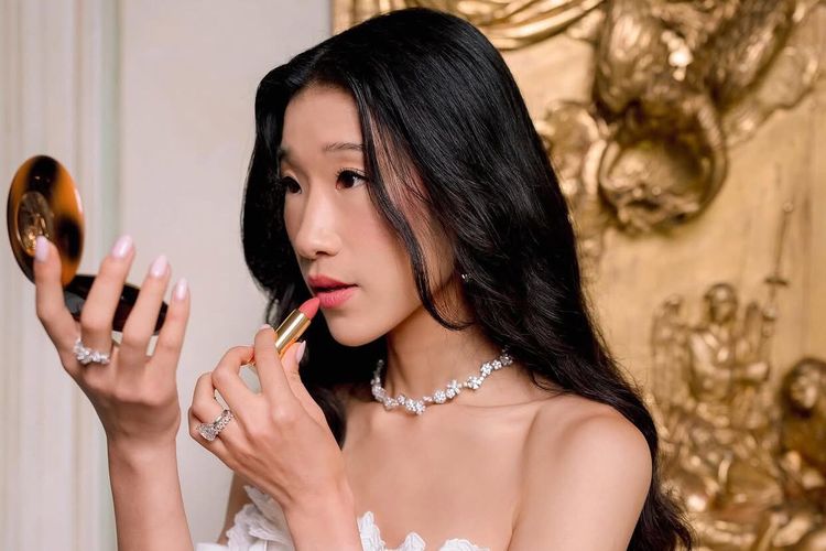 Influencer TikTok, Becca bloom, David Pownall, pernikahan becca bloom, gaun pernikahan becca bloom, one percenter princess, wedding becca bloom, Becca Bloom Gelar Pernikahan Mewah di Lake Como, Keindahan Gaun Oscar de la Renta Jadi Sorotan, Biaya fantastis dan lokasi ikonik, Koleksi gaun dan perhiasan yang mencuri perhatian, Riasan natural dengan sentuhan elegan, Kisah cinta sederhana, pernikahan super mewah