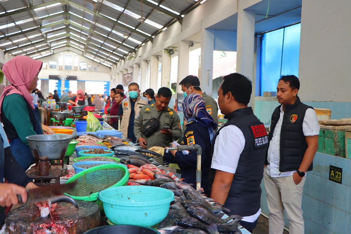 formalin, Salatiga, Keamanan Pangan, Temuan Hasil Perikanan Mengandung Formalin di Pasar Salatiga, Ketahui Ciri dan Bahayanya, Pedagang diberi peringatan, Apa itu formalin?, Ciri-ciri makanan yang mengandung formalin, Apa bahaya formalin?