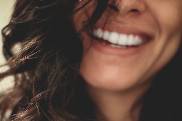 Whitening strips, whitening strips, Apakah strip pemutih benar-benar dapat memutihkan gigi, Berapa lama strip pemutih bertahan, Apakah strip pemutih gigi aman, teeth whitening strips, white strips, whitening strips untuk gigi, Whitening Strips Bisa Memutihkan Gigi? Ini Penjelasan Dokter
