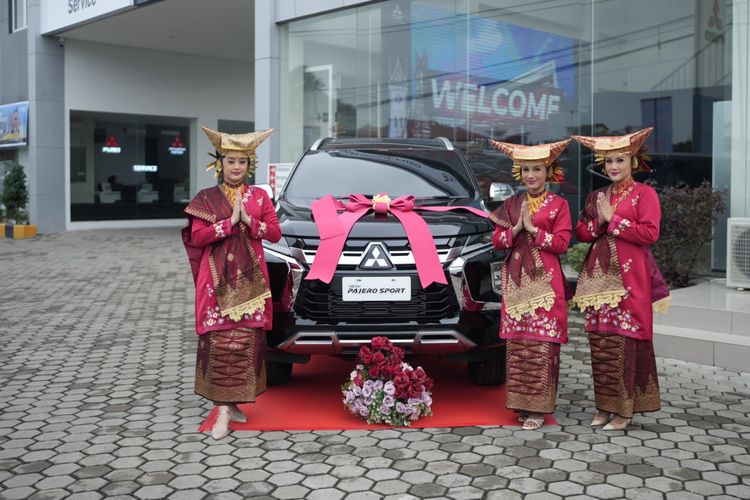 Mitsubishi, diler, Bukittinggi, MMKSI, bengkel, Tambah Jaringan, Mitsubishi Resmikan Diler Pertama di Bukittinggi