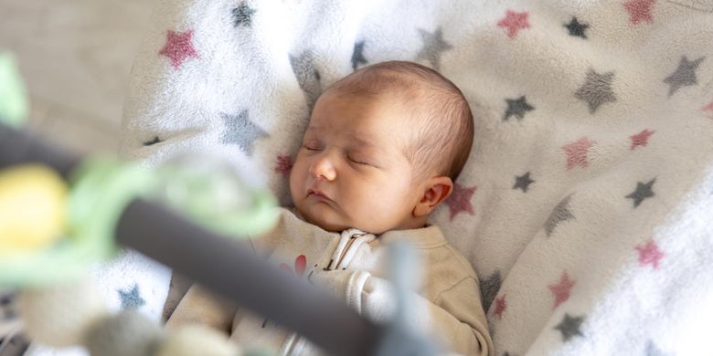 rambut bayi, rambut tebal, Mencukur Habis Rambut Bayi Bikin Tumbuh Lebih Tebal, Benarkah?