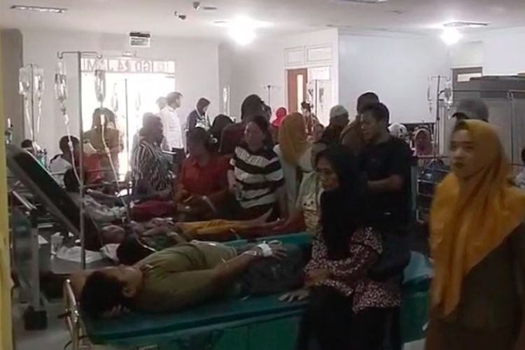 Keracunan, keracunan, keracunan makanan, Panduan Makan Setelah Keracunan Makanan agar Cepat Pulih, Langkah awal: Istirahatkan perut, Pentingnya tetap terhidrasi, Jenis makanan yang aman dikonsumsi, Obat alami dan probiotik, Perawatan tambahan, Makanan dan minuman yang harus dihindari saat keracunan, Penyebab umum keracunan makanan, Siapa yang berisiko tinggi jika keracunan?, Kapan harus menghubungi dokter?