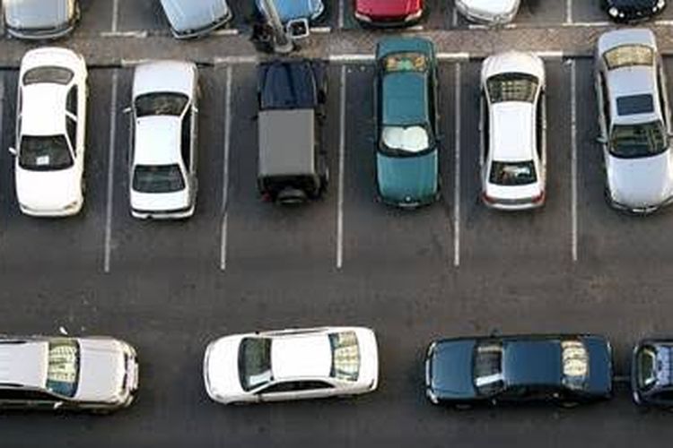 parkir, power steering, Parkir mobil, Parkir Mobil dengan Ban Belok, Apakah Bisa Merusak Power Steering? Ini Penjelasannya
