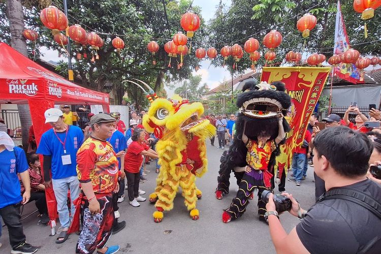 Tahun Baru Imlek, Barongsai, Serba-serbi Barongsai: Sejarah, Makna Simbolik, dan Alasan Selalu Ada saat Imlek, Apa Itu Barongsai?, Sejarah dan Asal-usul Barongsai, Makna Simbolik, Bukan Sekadar Hiburan, Perbedaan Barongsai Gaya Utara dan Selatan, Mengapa Barongsai Selalu Ada Saat Imlek?
