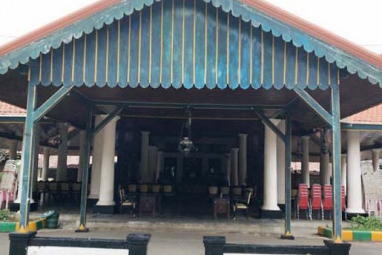 Kartini, Hari Kartini, tempat wisata mengenang kartini, wisata kartini, 5 Tempat Wisata Mengenang Jejak Kartini, Mana Saja?, 1. Pendopo Kabupaten Jepara, 2. Monumen Ari-ari Kartini, 3. Pantai Kartini, 4. Museum RA Kartini Jepara, 5. Museum R.A Kartini Rembang