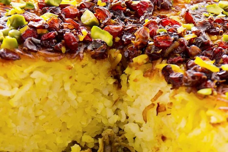makanan populer di Iran, Makanan khas Iran, 5 Makanan Populer di Iran Versi Taste Atlas 2026, Ada Tahchin hingga Kebab Spesial, 1. Chelo kabab, 2. Khoresh, 3. Kabab barg, 4. Tahchin, 5. Ghormen sabzi