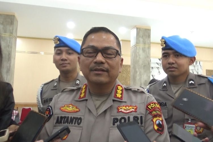 Karaoke striptis, kasus karaoke striptis, kasus karaoke striptis jateng, kasus karaoke striptis politisi hanura, kasus karaoke striptis ketua hanura jateng, kasus karaoke striptis bambang raya saputra, Fakta Kasus Karaoke Striptis Ketua Hanura Jateng Bambang Raya Saputra, Paket striptis dibanderol Rp 5,8 juta, Dikenakan pasal pornografi, Kantongi bukti operasional, Memiliki izin resmi, Klaim tidak terlibat operasional, Digerebek 26 Februari 2025, Tersangka lain dalam kasus yang sama