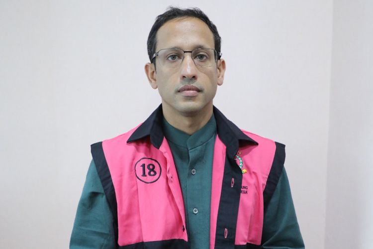 Menteri Pendidikan, nadiem, pendiri gojek, istri Nadiem Makarim, kasus Nadiem Makarim, nadiem korupsi, nadiem makarim kasus, nadiem tersangka, nadiem makarim tersangka, nadiem makarim korupsi, nadiem makarim tersangka korupsi, nadiem ditahan, dugaan korupsi nadiem makarim, nadim makarim, ceo gojek, Nadiem Makarim Jadi Tersangka Kasus Korupsi Chromebook, Tegaskan: Saya Tidak Bersalah, Kronologi penetapan tersangka, Pasal yang disangkakan, Penahanan dan jumlah tersangka, Kesepakatan Nadiem dengan Google